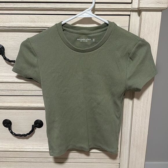 Abercrombie & Fitch Tops - Abercrombie ribbed crew neck tee